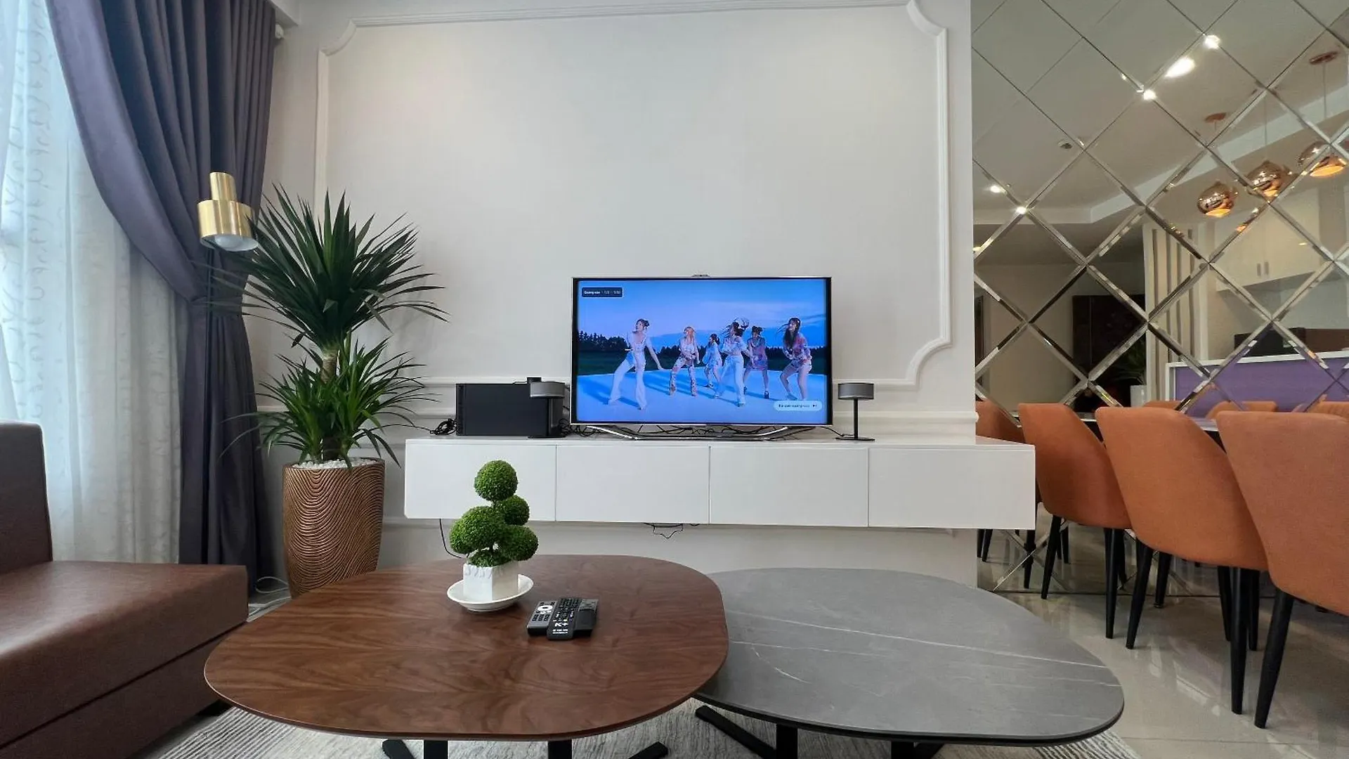 Icon 56 Building X 8Pax, Saigon, Nr District 1, Quan 4, Thanh Pho Ho Chi Minh, Vietnam Apartment