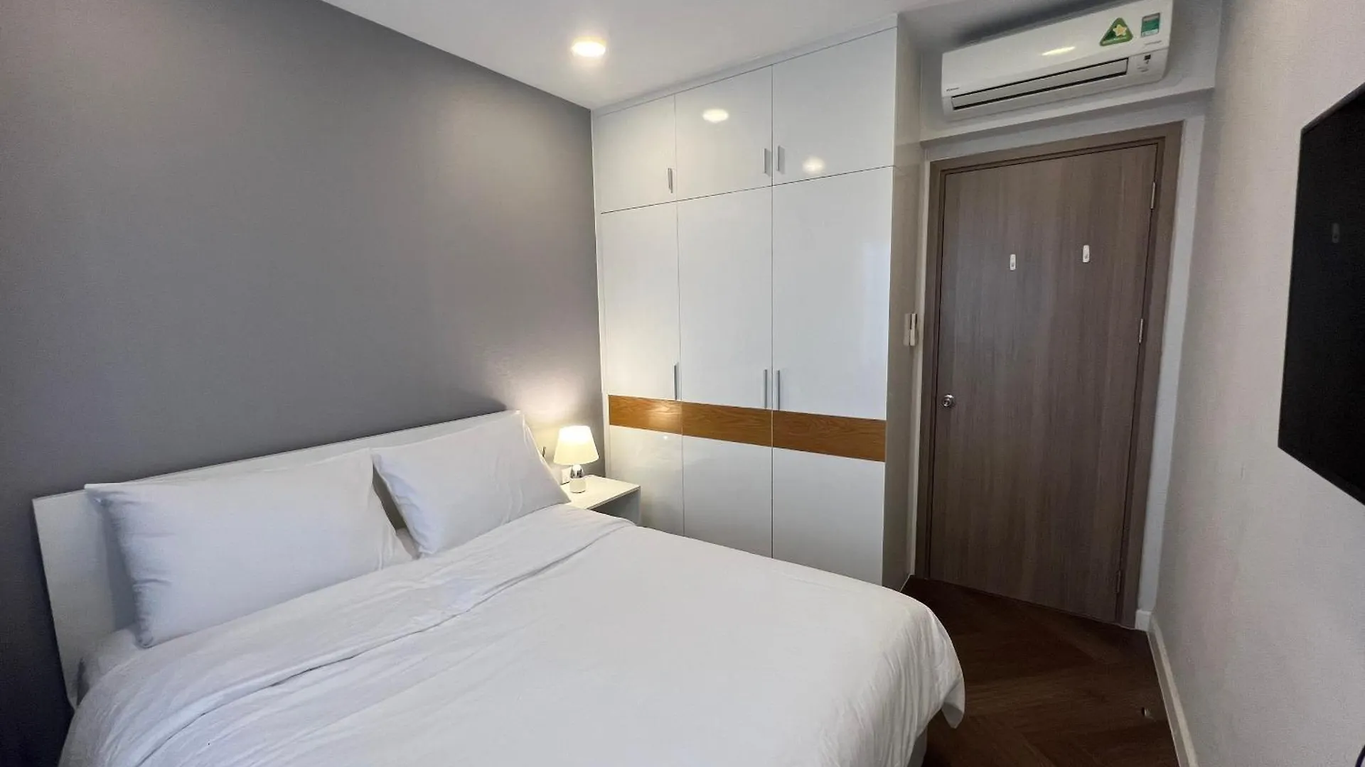Icon 56 Building X 8Pax, Saigon, Nr District 1, Quan 4, Thanh Pho Ho Chi Minh, Vietnam Apartment