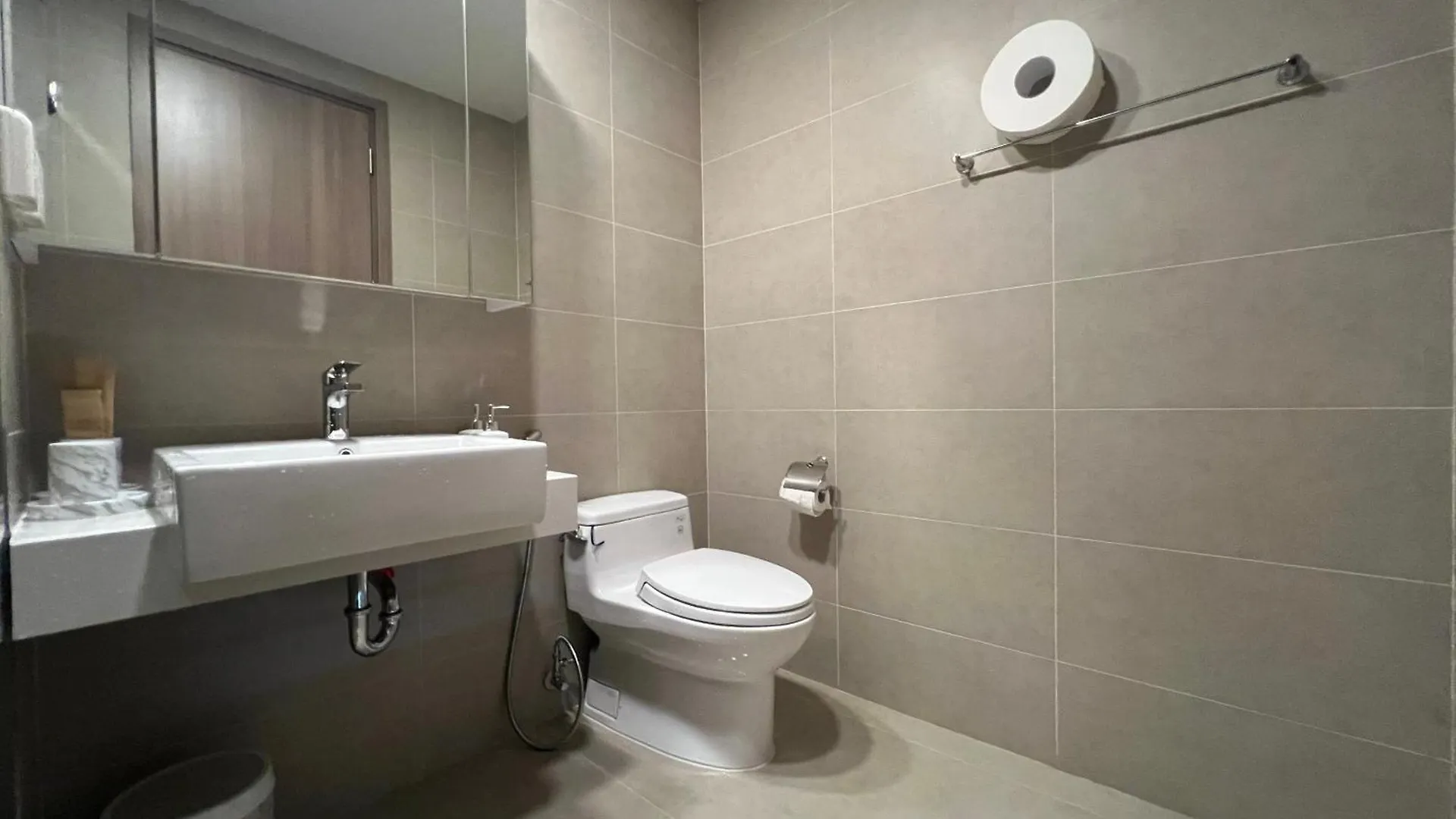 Icon 56 Building X 8Pax, Saigon, Nr District 1, Quan 4, Thanh Pho Ho Chi Minh, Vietnam Apartment