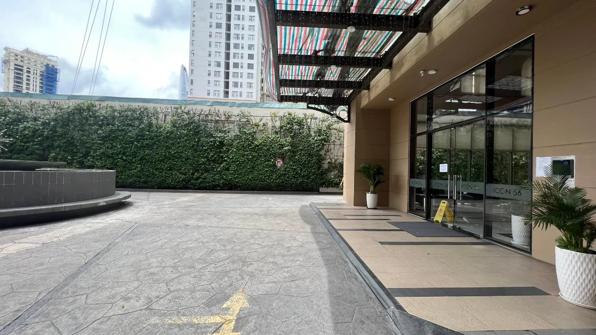 Icon 56 Building X 8Pax, Saigon, Nr District 1, Quan 4, Thanh Pho Ho Chi Minh, Vietnam Apartment